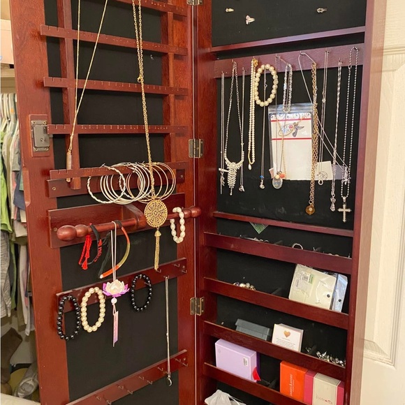 Overdoor hanging jewelry box